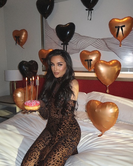 Instagram網(wǎng)紅營銷:美國超百萬粉絲的時尚化妝品宣傳博主