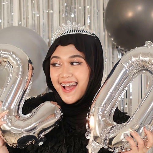 TikTok網(wǎng)紅:印度尼西亞美妝時(shí)尚Vlog博主